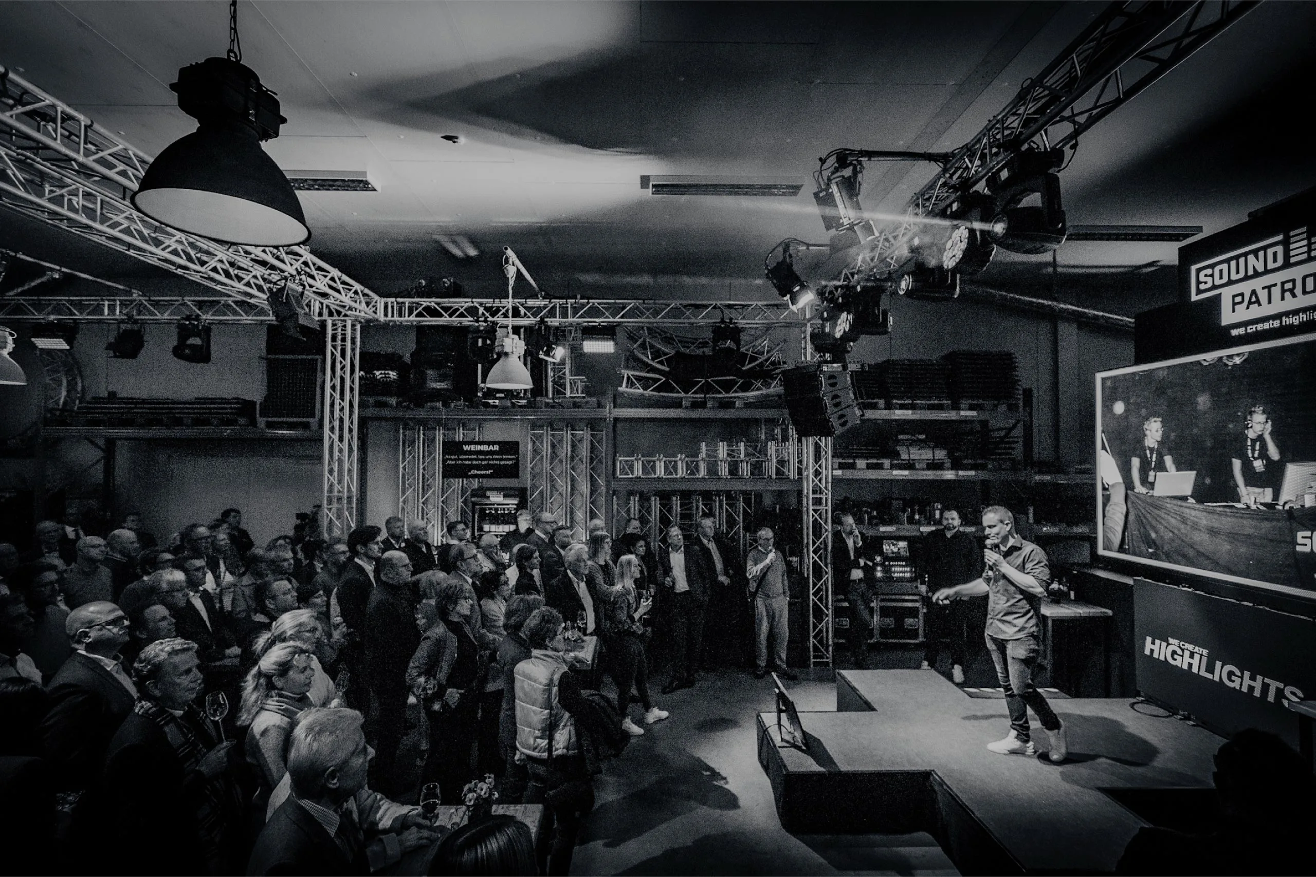 Sound Patrol Eventberatung: Header-Bild der Startseite mit professioneller Veranstaltungstechnik